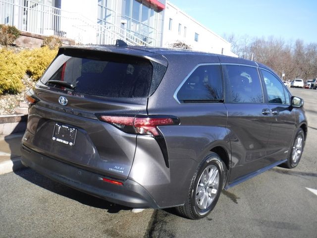 2021 Toyota Sienna XLE