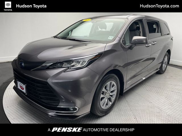 2021 Toyota Sienna XLE