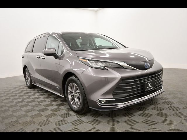 2021 Toyota Sienna XLE