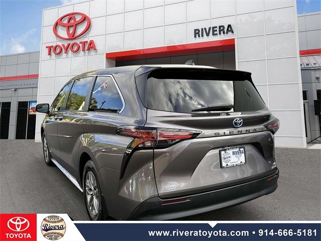 2021 Toyota Sienna XLE