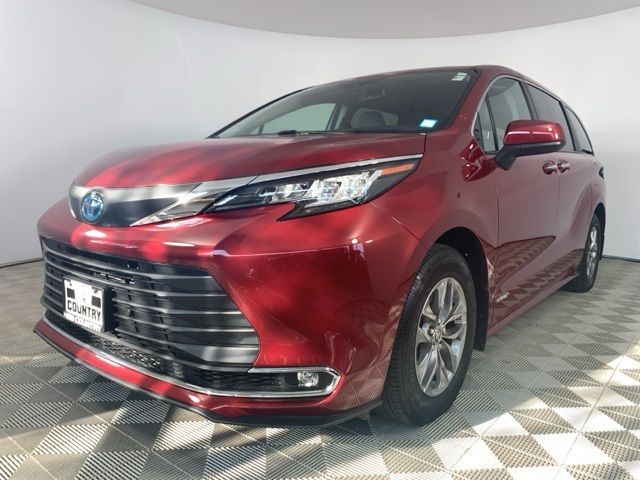 2021 Toyota Sienna XLE