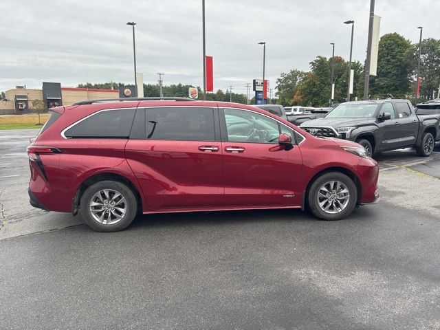 2021 Toyota Sienna XLE