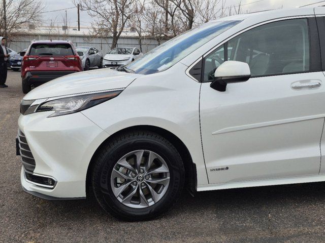 2021 Toyota Sienna XLE