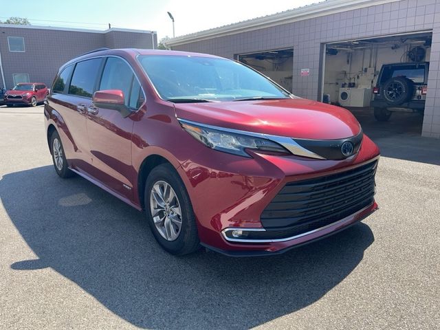 2021 Toyota Sienna XLE