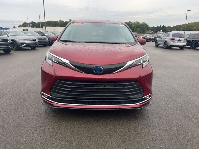 2021 Toyota Sienna XLE