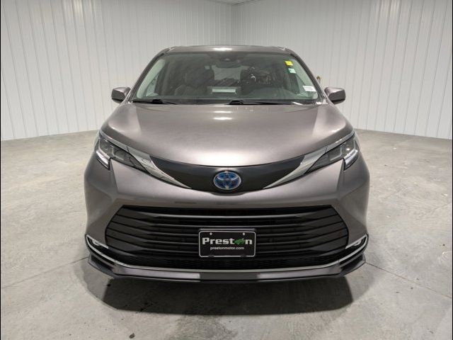 2021 Toyota Sienna XLE