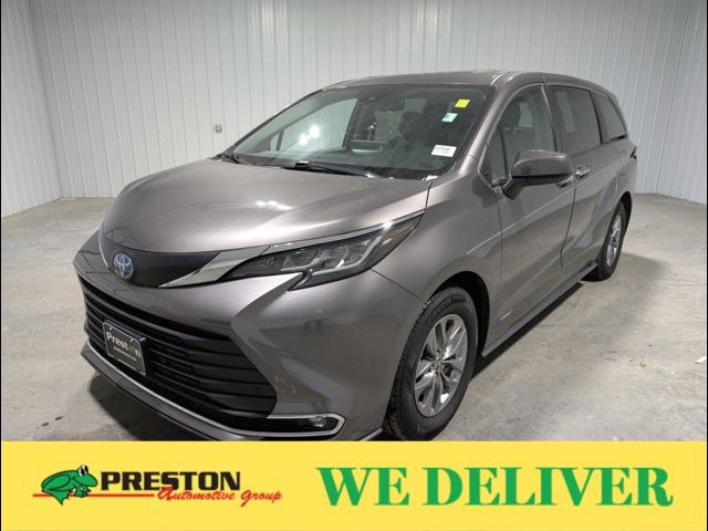 2021 Toyota Sienna XLE