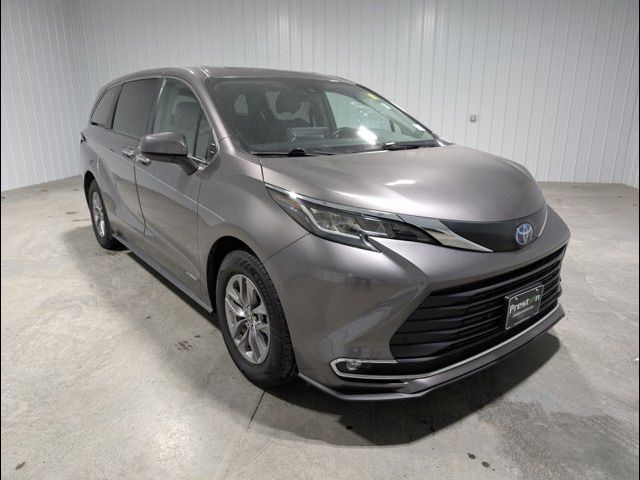 2021 Toyota Sienna XLE