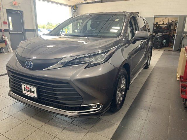 2021 Toyota Sienna XLE