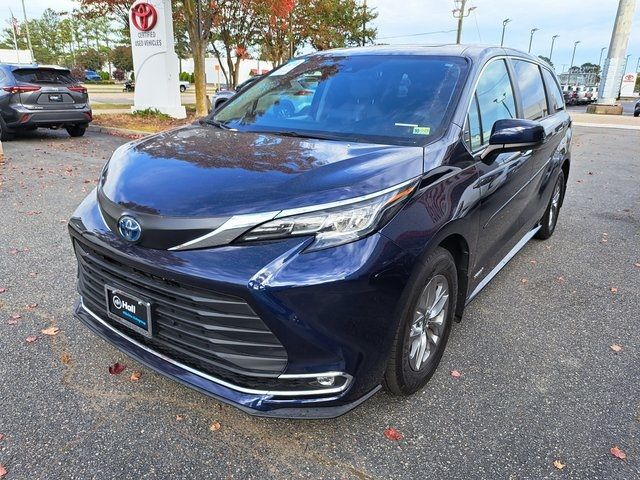 2021 Toyota Sienna XLE