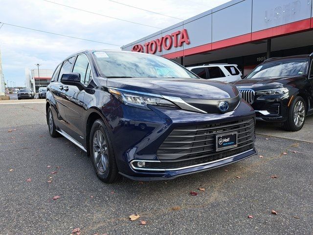 2021 Toyota Sienna XLE