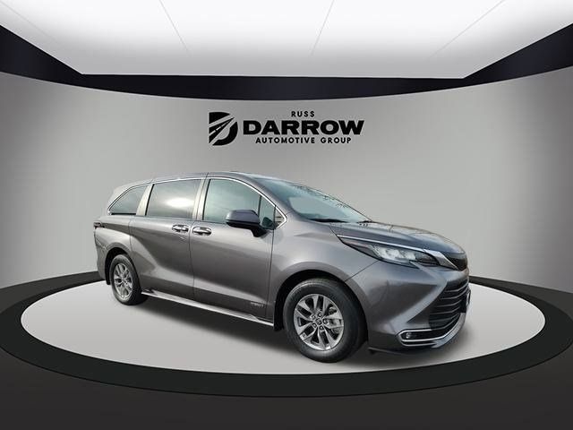 2021 Toyota Sienna XLE