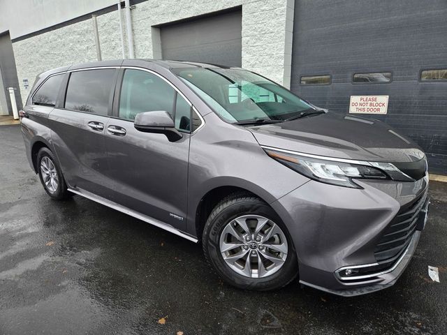 2021 Toyota Sienna XLE