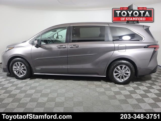 2021 Toyota Sienna XLE