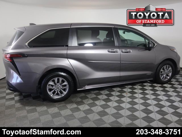 2021 Toyota Sienna XLE