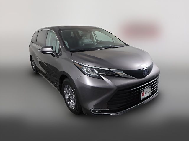 2021 Toyota Sienna XLE