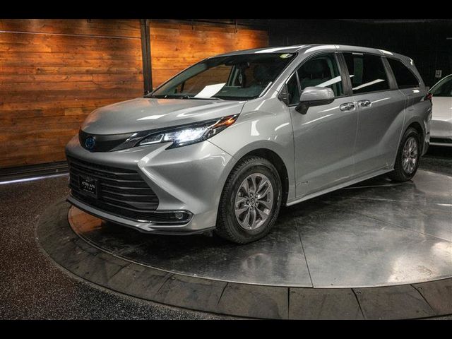 2021 Toyota Sienna XLE