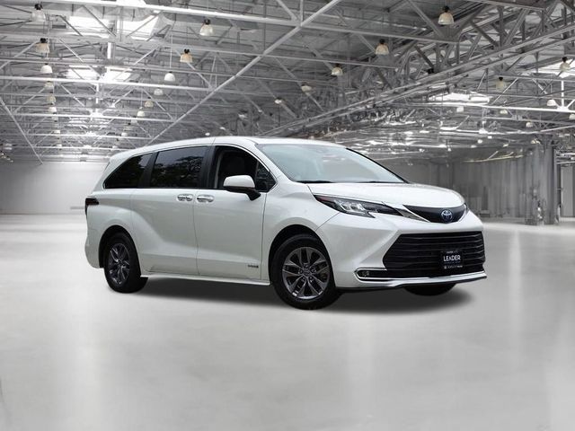 2021 Toyota Sienna XLE