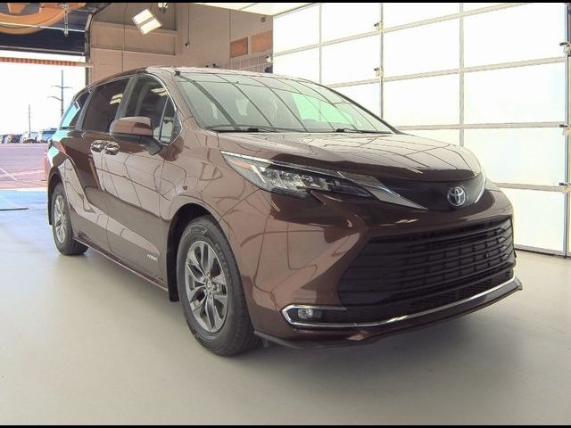 2021 Toyota Sienna XLE