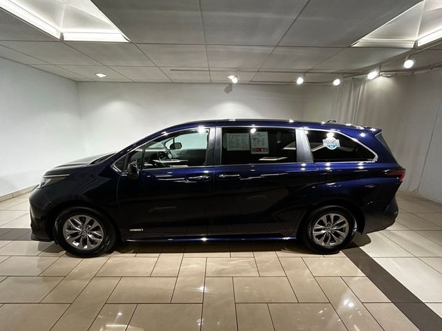 2021 Toyota Sienna XLE