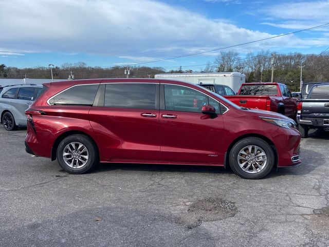 2021 Toyota Sienna XLE