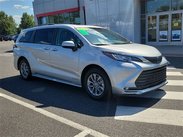 2021 Toyota Sienna XLE