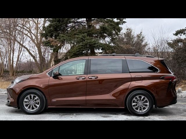 2021 Toyota Sienna XLE