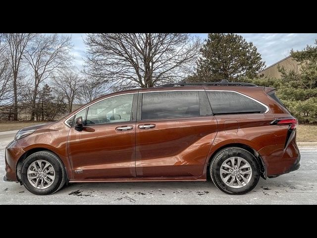 2021 Toyota Sienna XLE