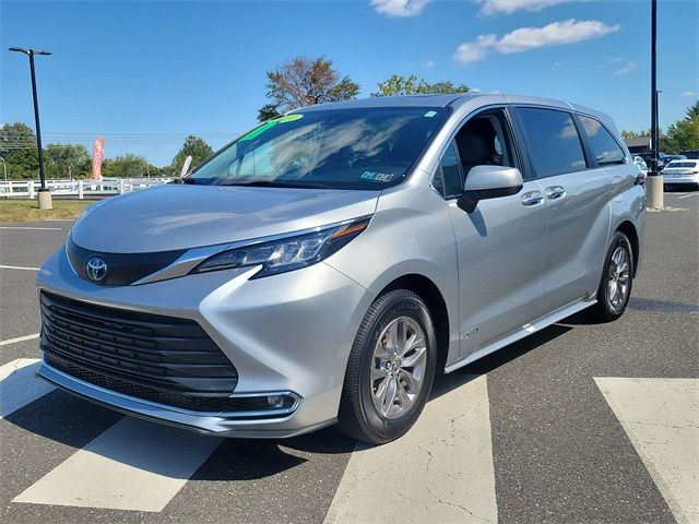 2021 Toyota Sienna XLE