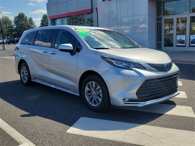 2021 Toyota Sienna XLE