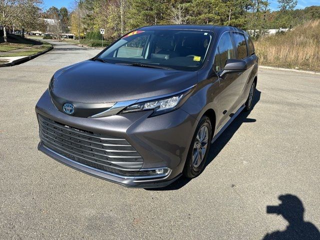 2021 Toyota Sienna XLE