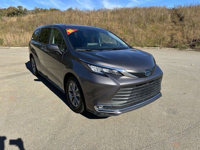 2021 Toyota Sienna XLE