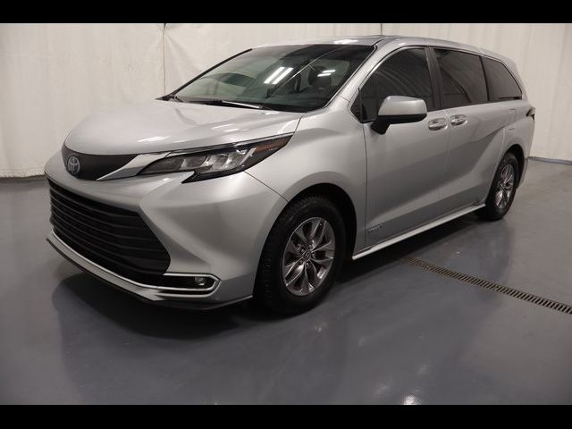 2021 Toyota Sienna XLE