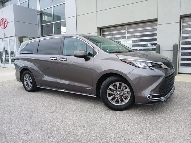 2021 Toyota Sienna XLE