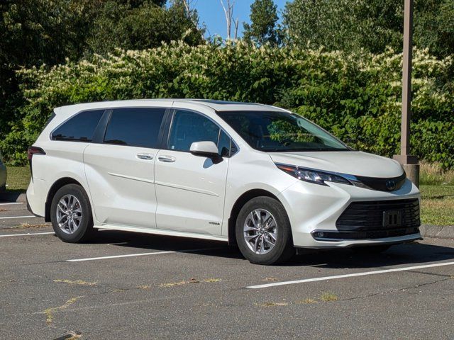 2021 Toyota Sienna XLE