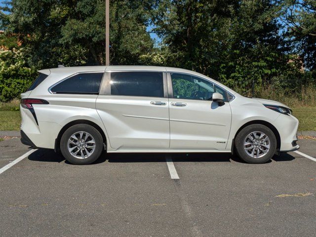 2021 Toyota Sienna XLE