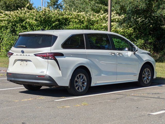 2021 Toyota Sienna XLE