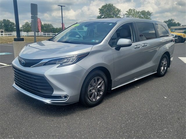 2021 Toyota Sienna XLE