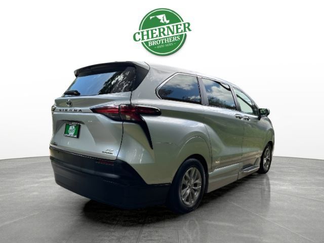 2021 Toyota Sienna XLE