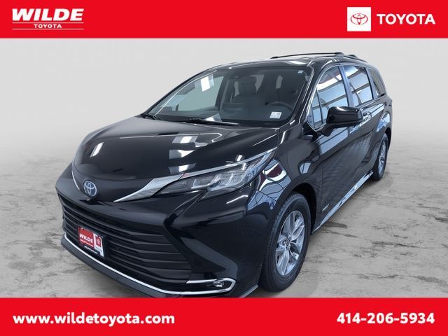 2021 Toyota Sienna XLE