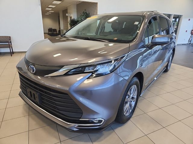 2021 Toyota Sienna XLE