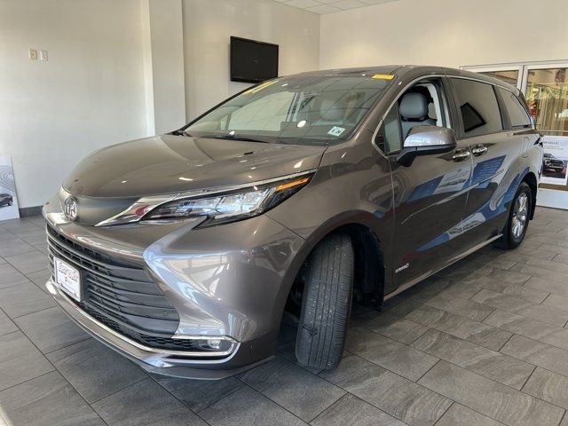 2021 Toyota Sienna XLE