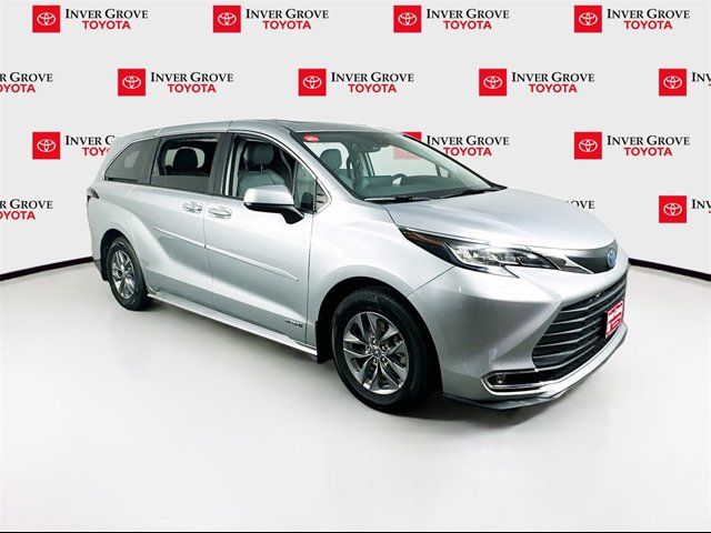 2021 Toyota Sienna XLE