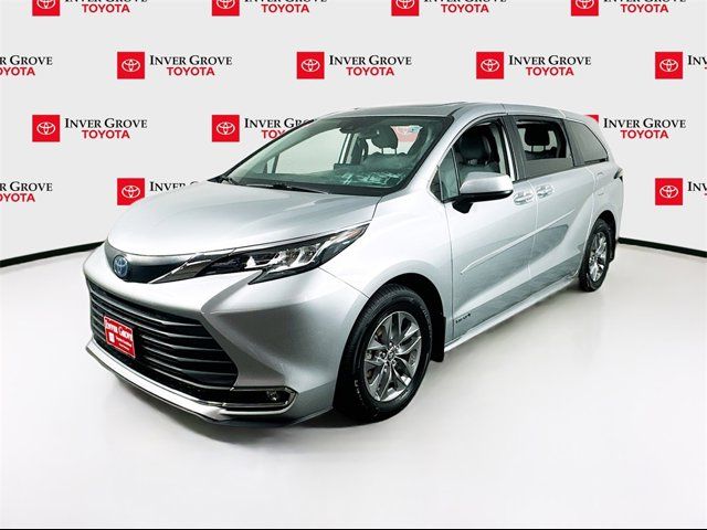 2021 Toyota Sienna XLE