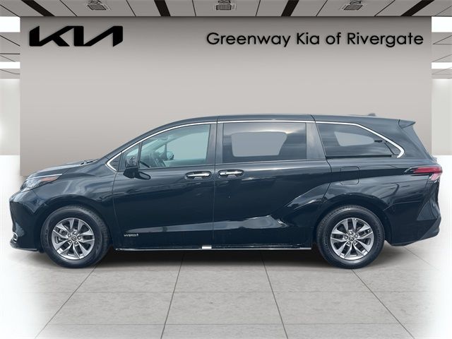 2021 Toyota Sienna XLE