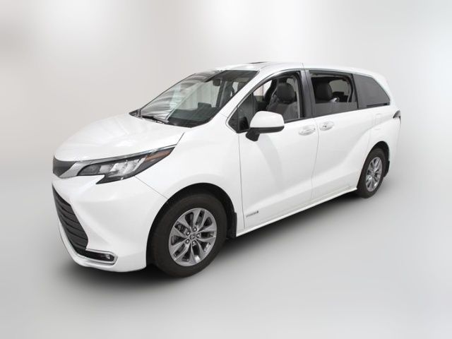 2021 Toyota Sienna XLE