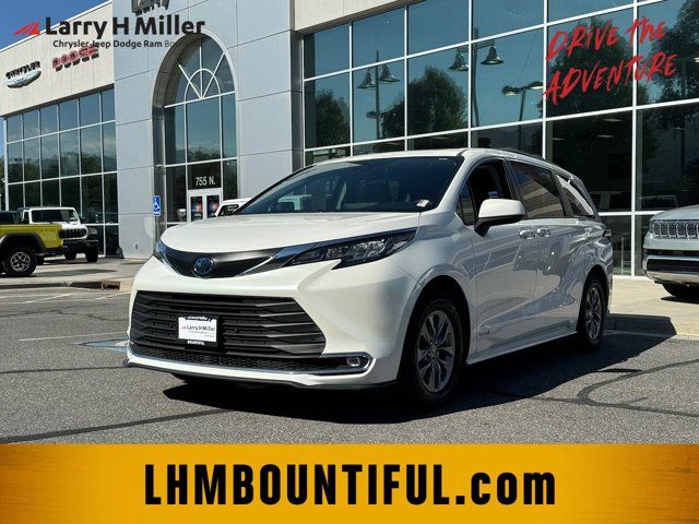 2021 Toyota Sienna XLE