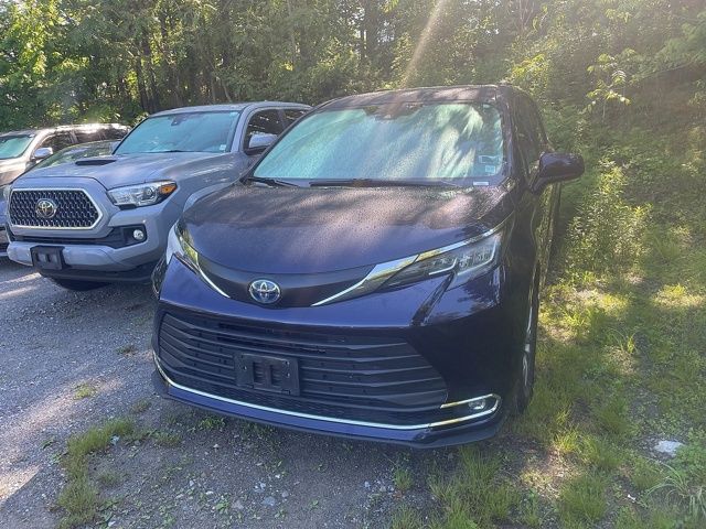 2021 Toyota Sienna XLE