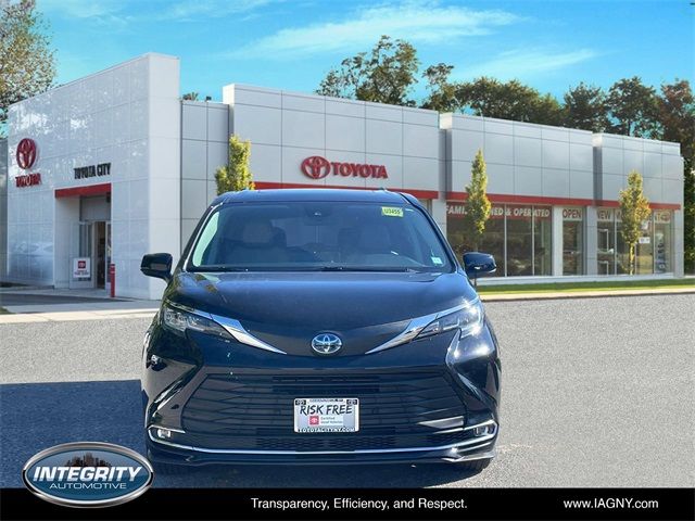 2021 Toyota Sienna XLE