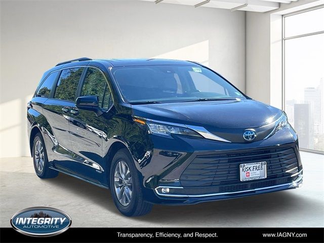 2021 Toyota Sienna XLE